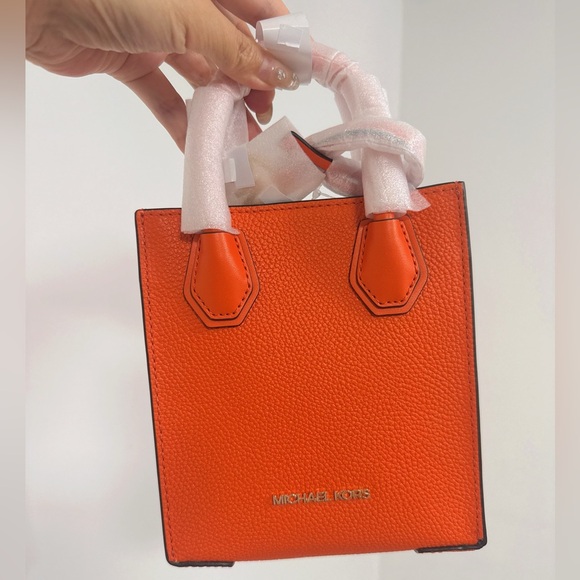 New MICHAEL KORS Mercer Extra-Small Pebbled Leather Crossbody Bag - Picture 2 of 9